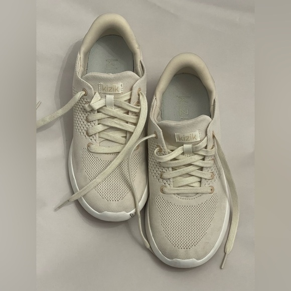 Kizik Shoes - Kizik Lima women’s Cream Athletic Sneakers Size 8.5